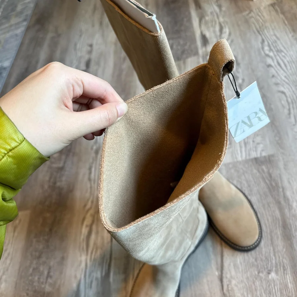 ZARA FLAT SUEDE BOOTS WITH INTERIOR LINING. SIZE 9 or 40